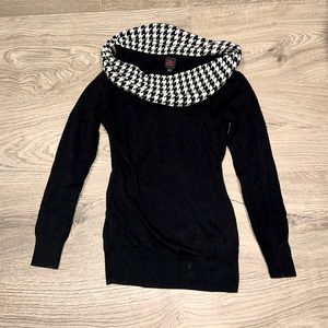 Beautiful cowl neck houndstooth sweater✨